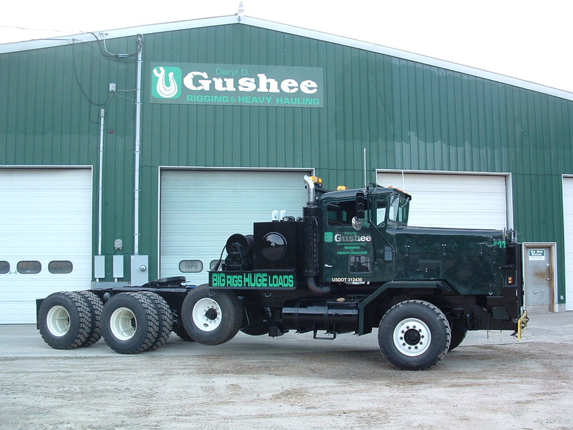 http://www.badgoat.net/Old Snow Plow Equipment/Trucks/Oshkosh Plow Trucks/Daryl Gushee's M-911/GW830H623-16.jpg